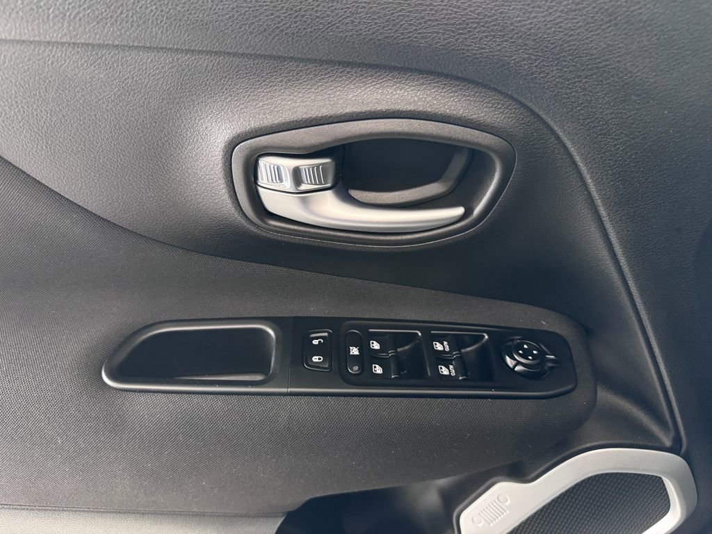 Used 2021 Jeep Renegade Latitude image 20