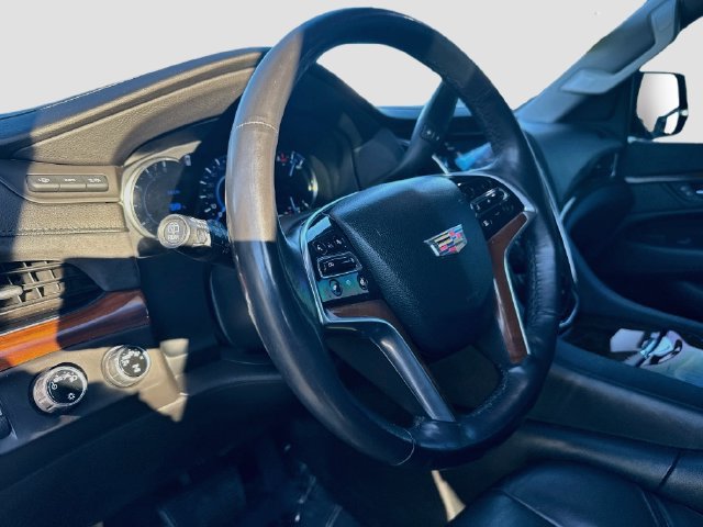 Used 2017 Cadillac Escalade Luxury AWD/4WD image 11