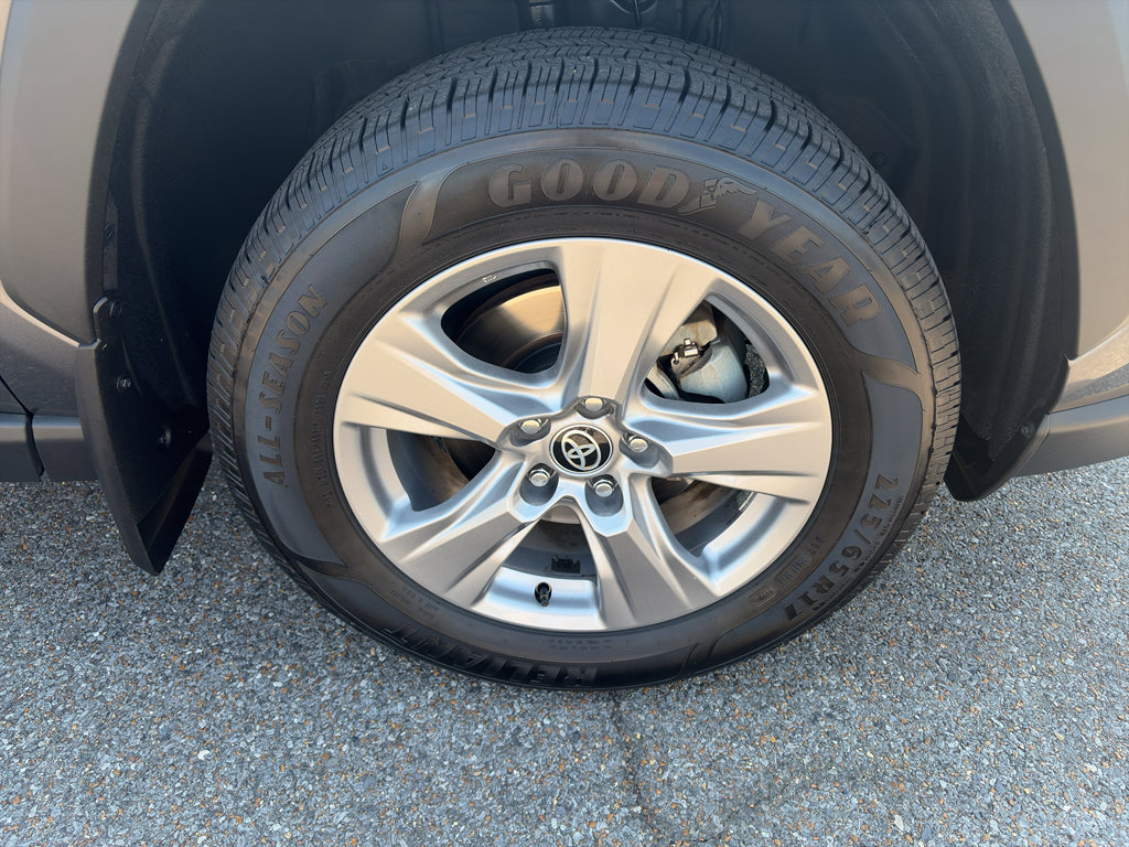 Used 2022 Toyota RAV4 XLE image 28