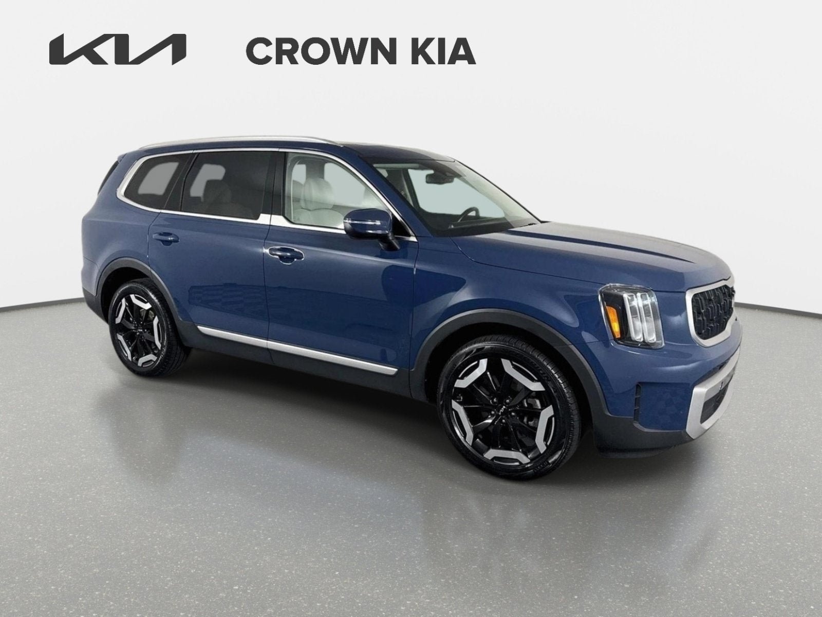 Certified 2023 Kia Telluride EX w/ EX Captain's Chair Package FWD image 3