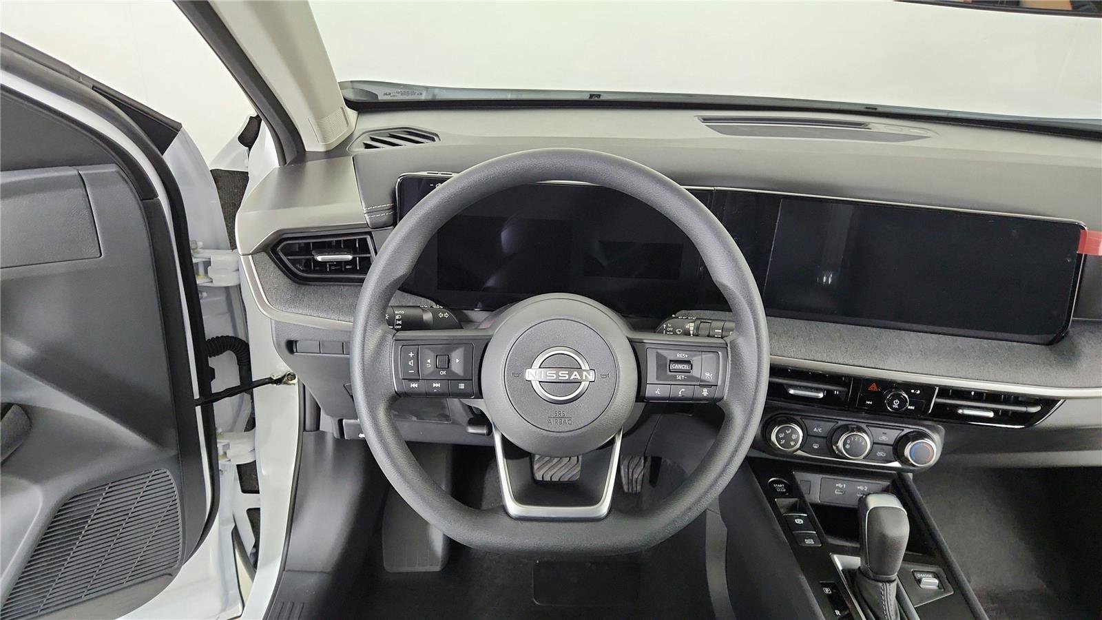 Used 2025 Nissan Kicks SV image 28