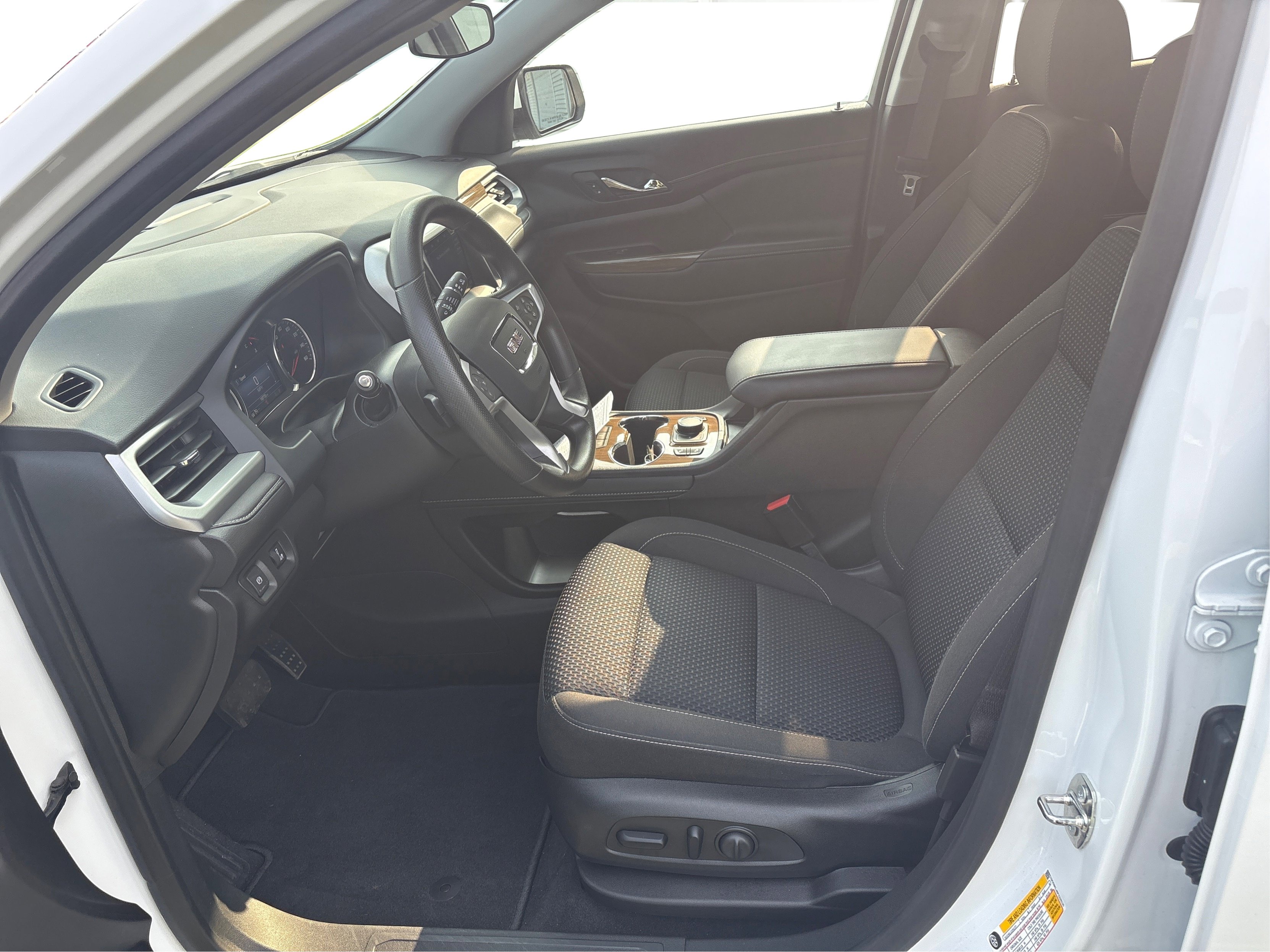 Used 2023 GMC Acadia SLE w/ Driver Convenience Package image 9