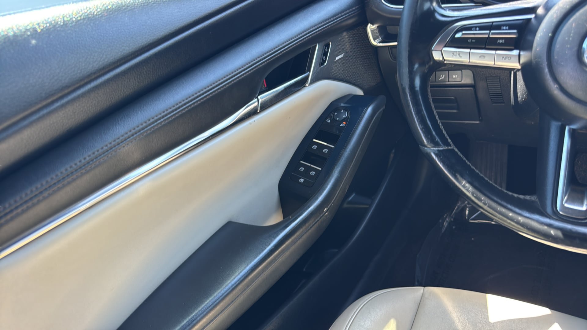 Used 2019 MAZDA MAZDA3 Hatchback w/ Preferred Package FWD image 19
