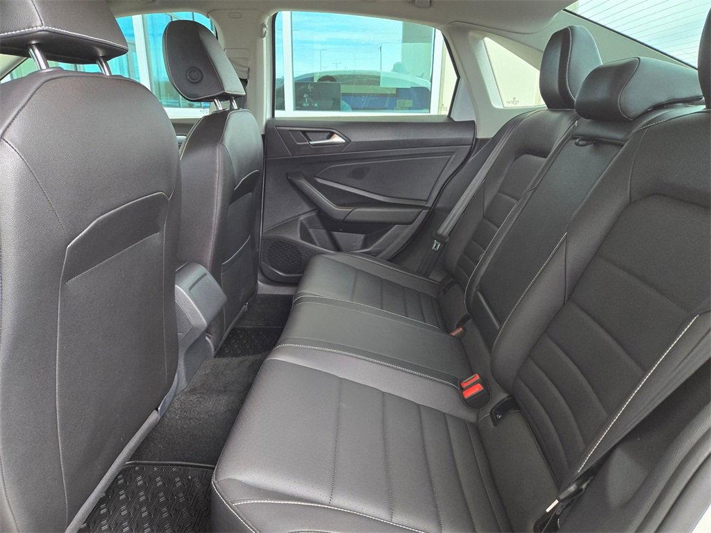 Used 2024 Volkswagen Jetta SE w/ Panoramic Sunroof Package image 14