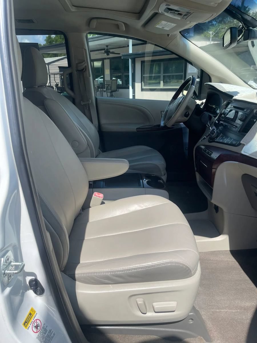 Used 2013 Toyota Sienna Limited w/ Advanced Technology Pkg FWD image 21