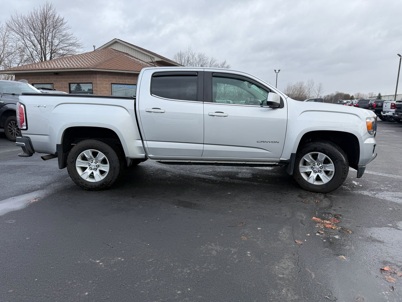 Used 2017 GMC Canyon SLE w/ SLE Convenience Package image 4