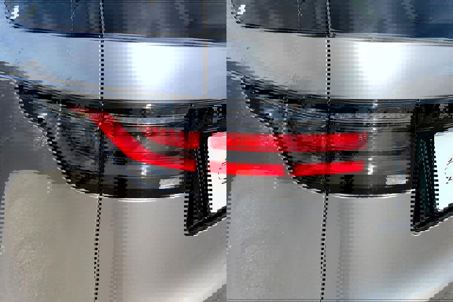 New 2025 Land Rover Discovery Dynamic SE image 14