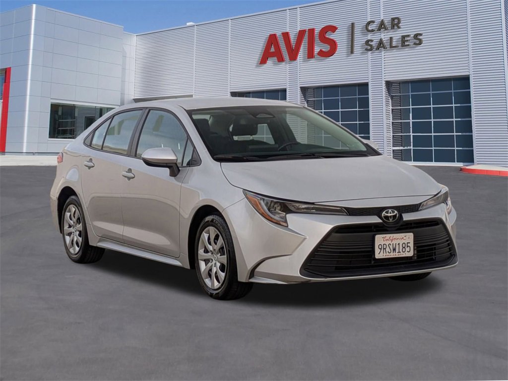 Used 2025 Toyota Corolla LE image 3