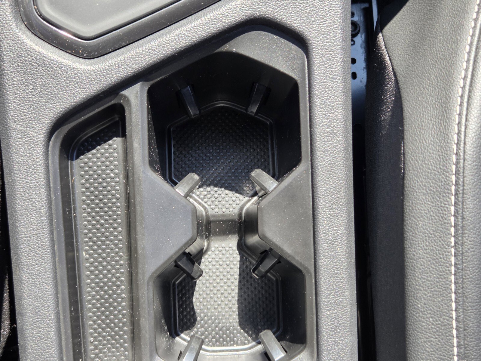 Used 2023 Volkswagen Tiguan SE image 33