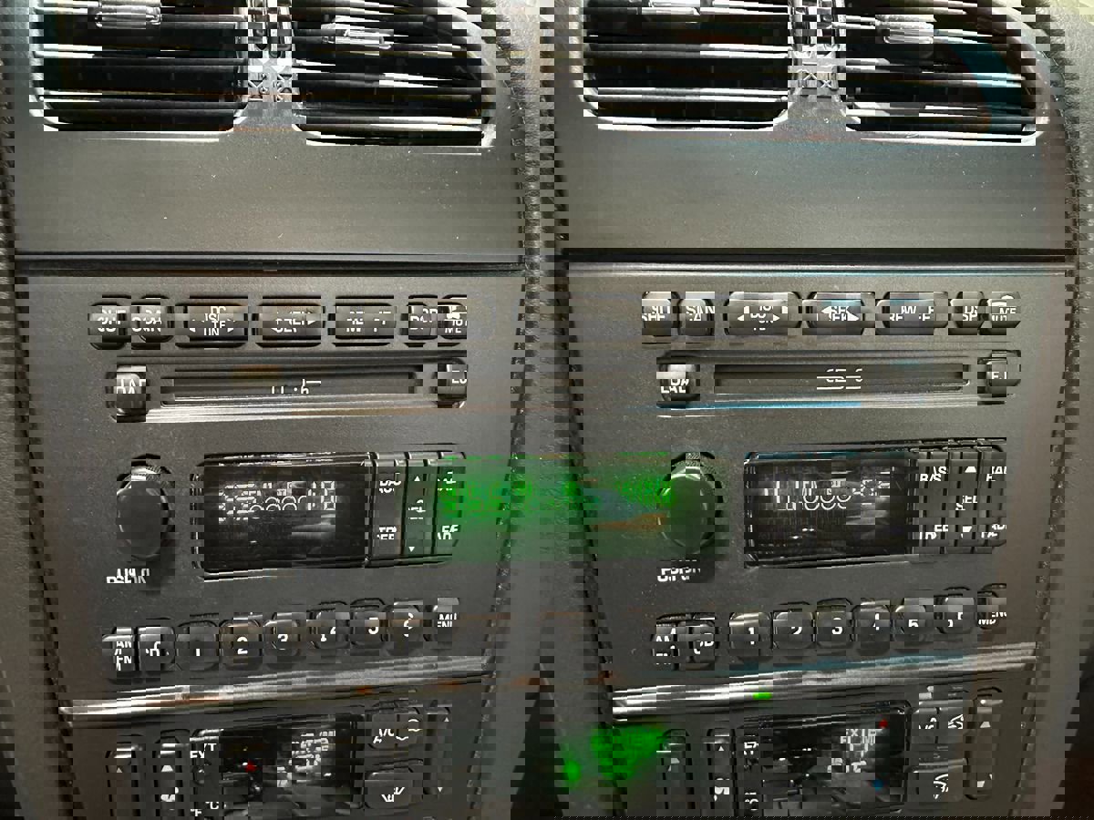 Used 2002 Ford Thunderbird image 36