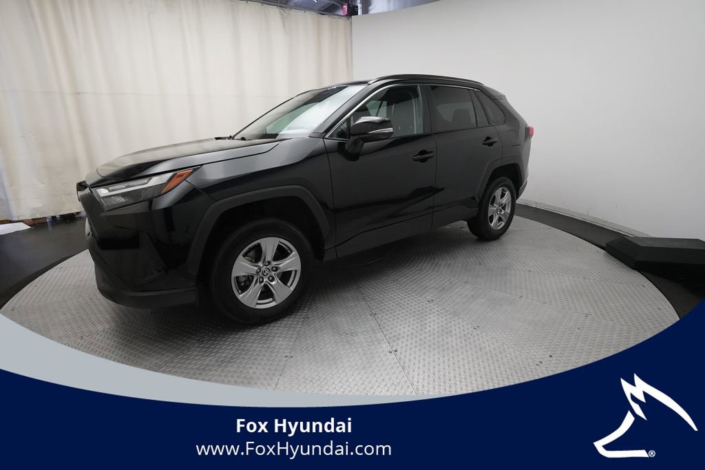 Used 2025 Toyota RAV4 XLE image 1