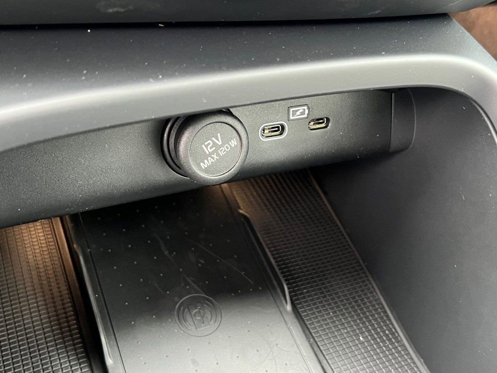 New 2026 Volvo EX40 Plus w/ Climate Package image 24