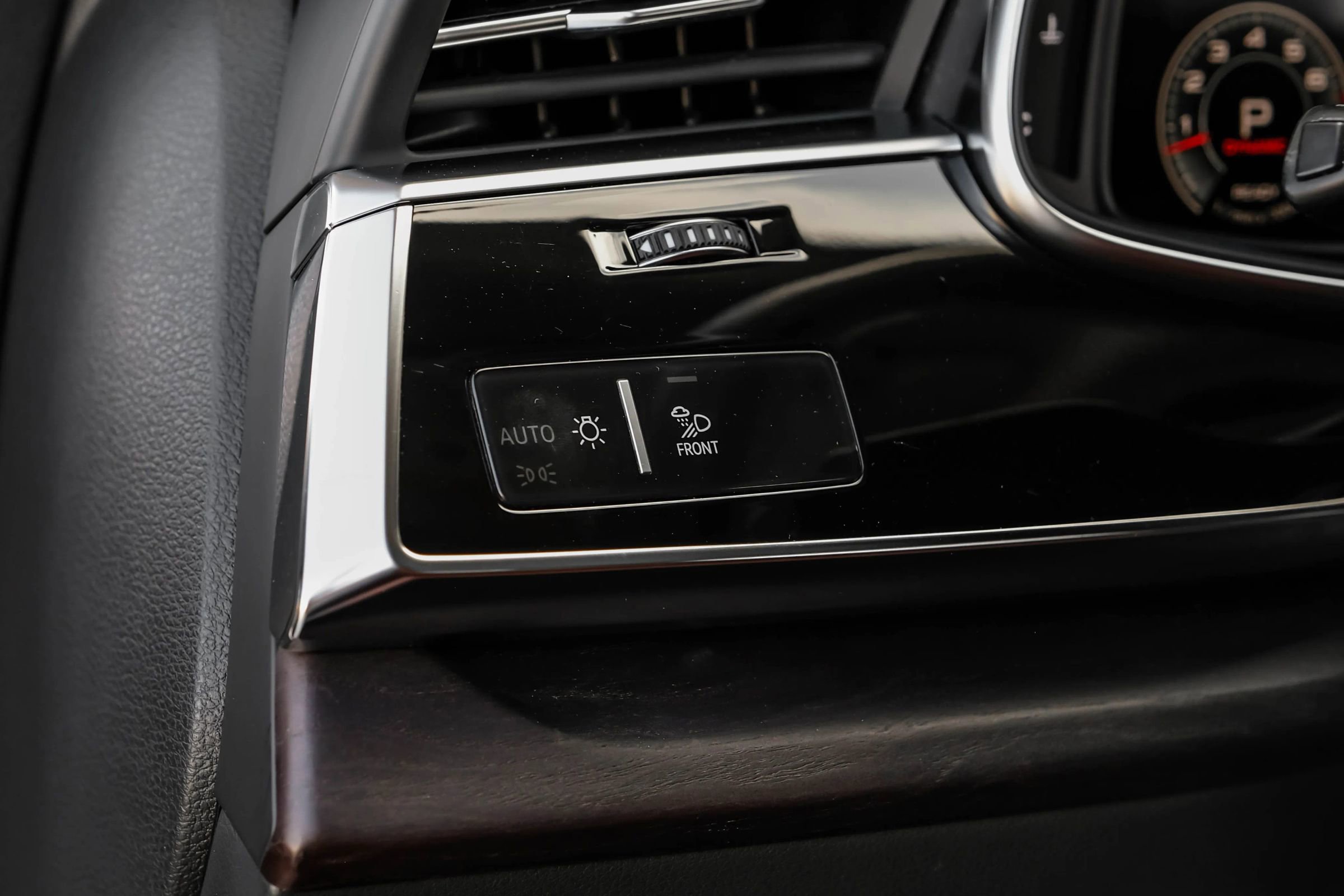 Used 2021 Audi Q8 Prestige w/ Prestige Package image 28