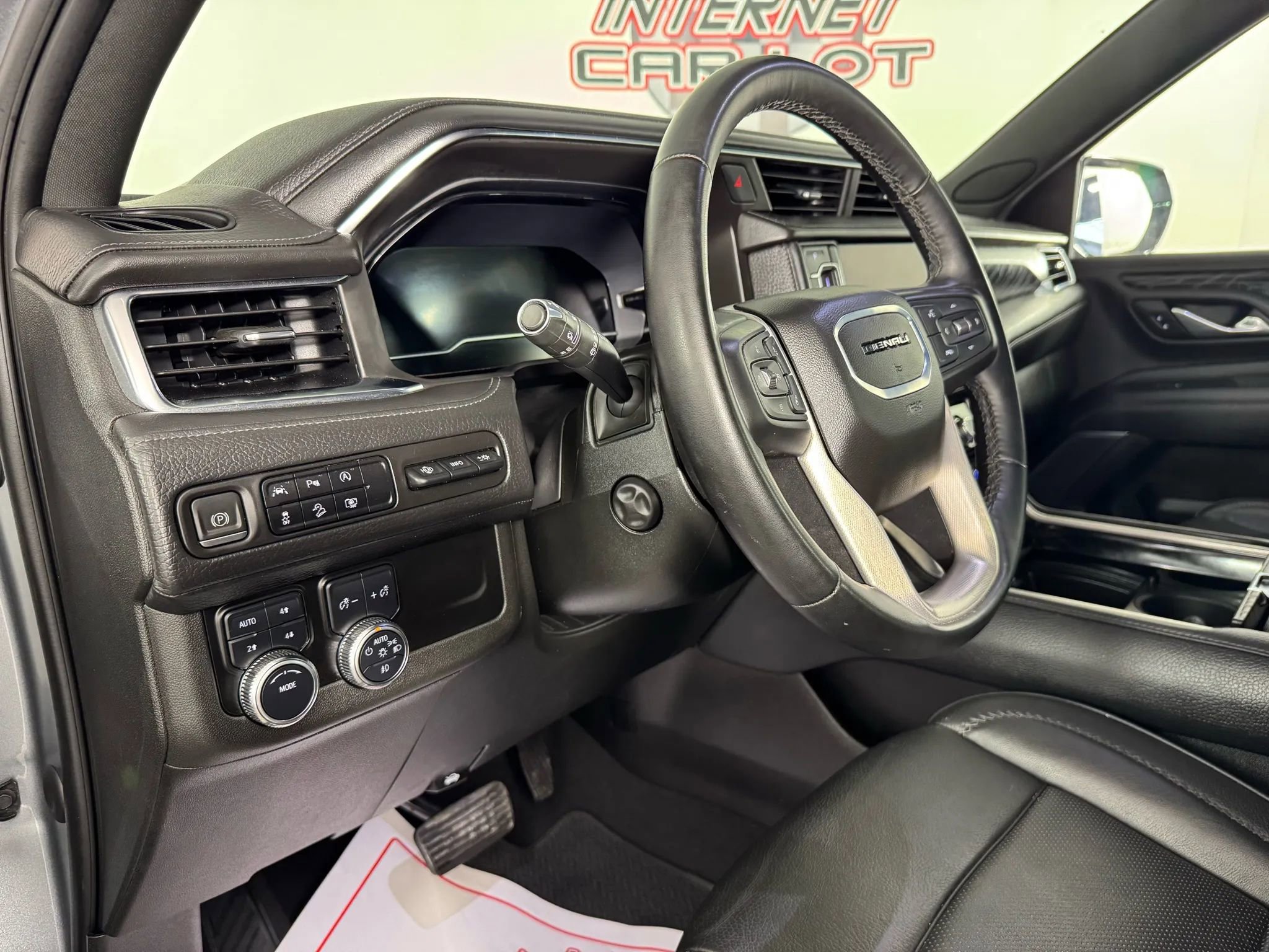 Used 2023 GMC Yukon XL Denali image 10