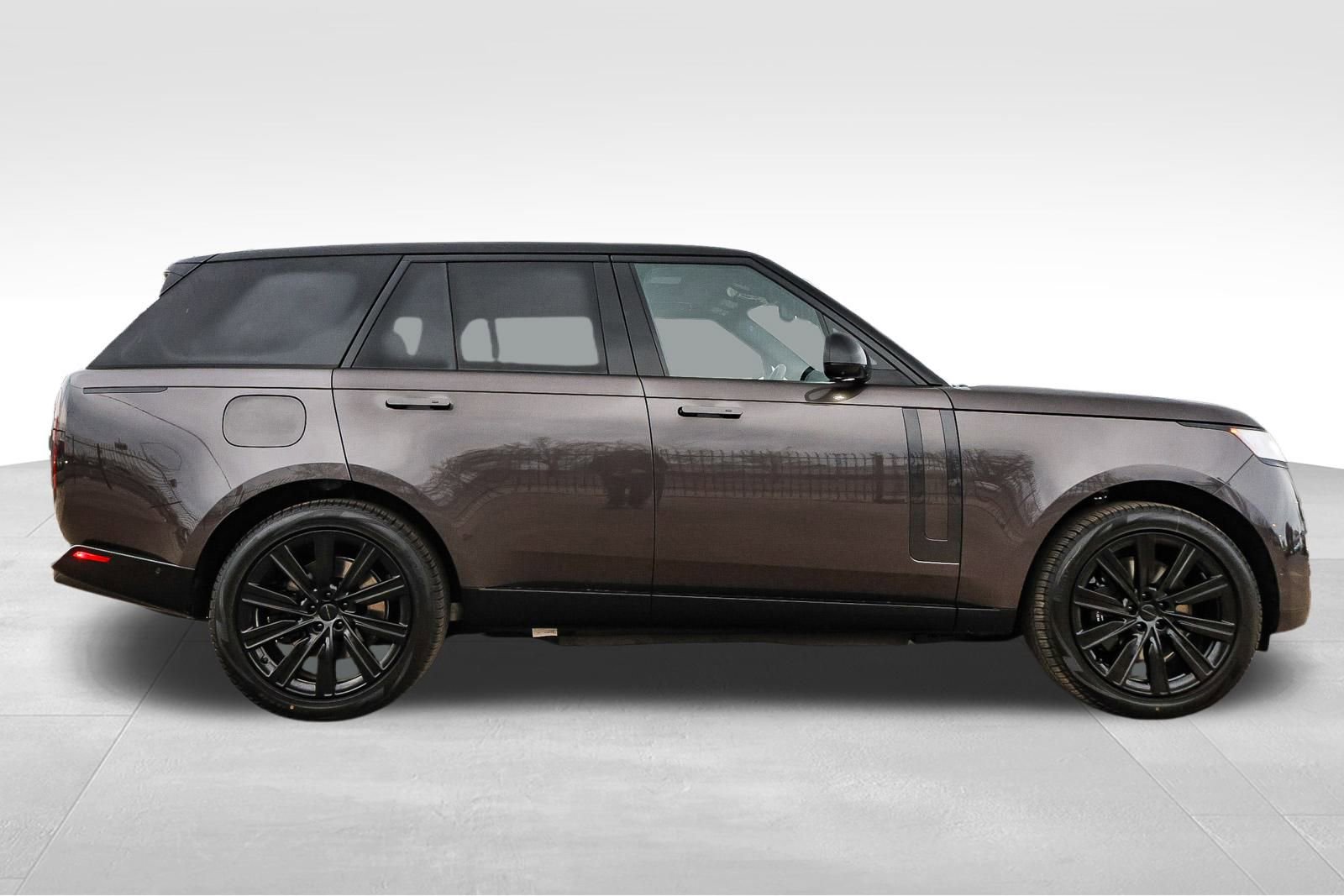 New 2026 Land Rover Range Rover SE image 4
