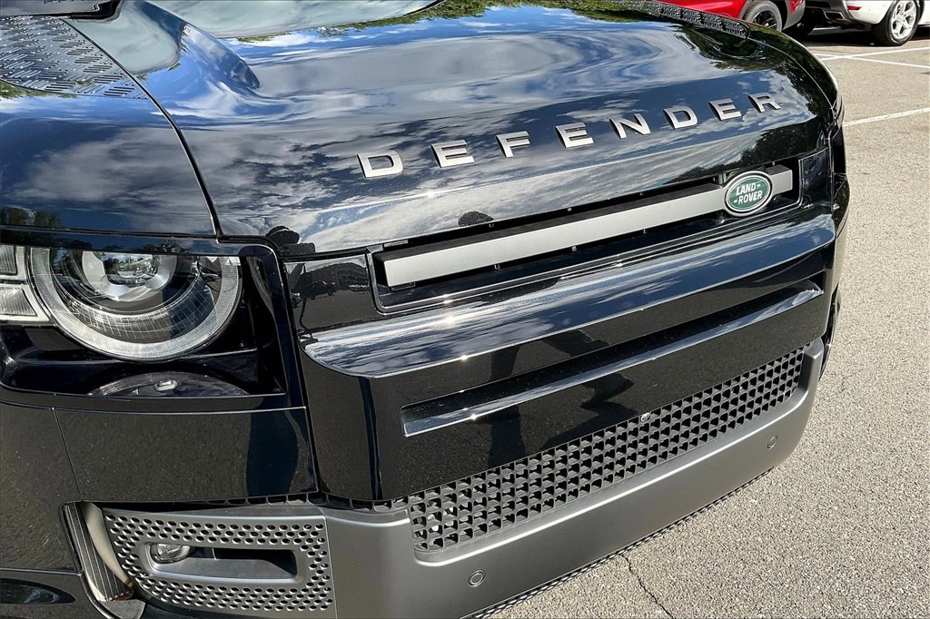 Used 2025 Land Rover Defender 110 V8 image 29