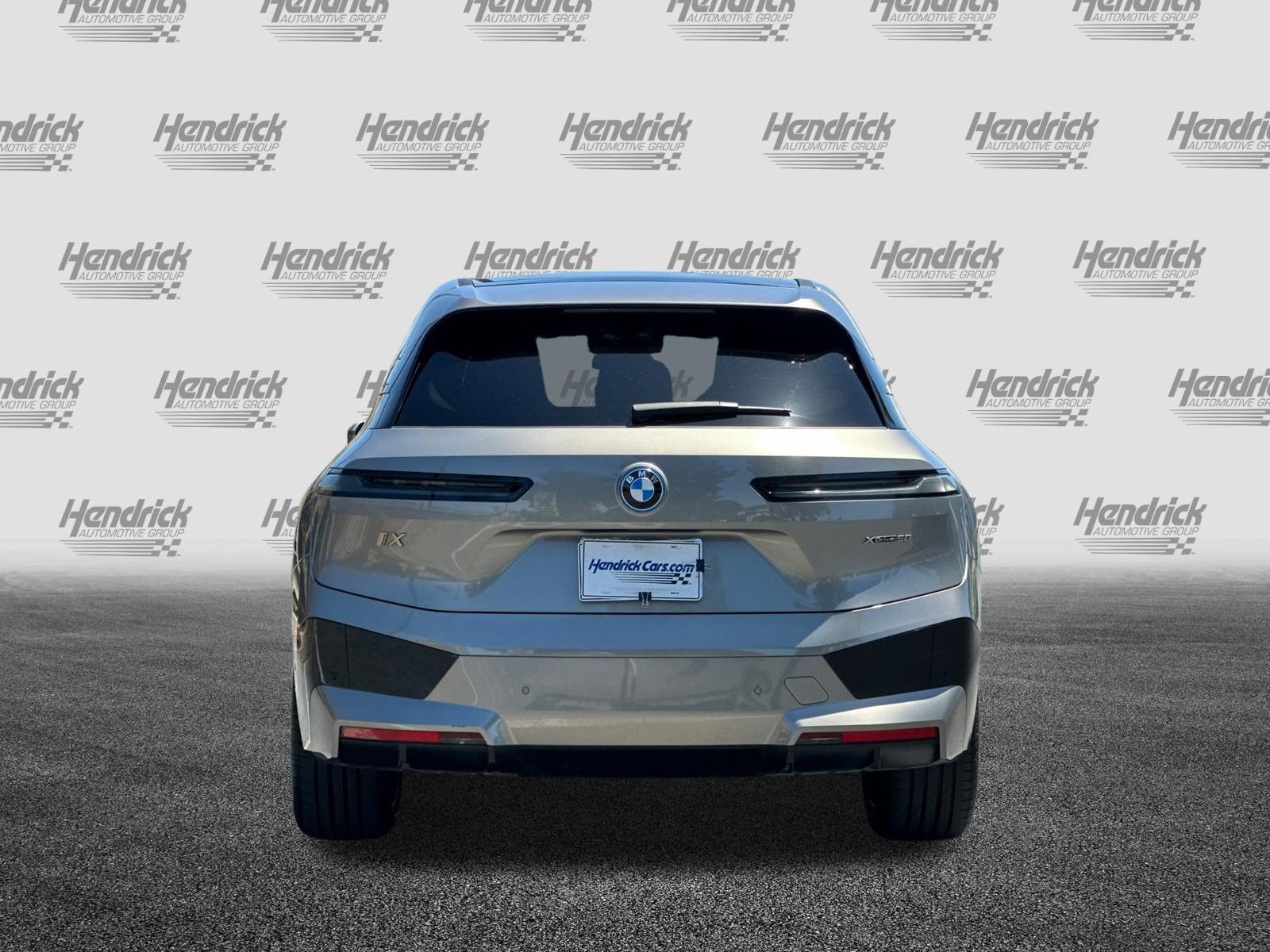 Used 2023 BMW iX xDrive50 w/ Sport Package AWD/4WD image 6