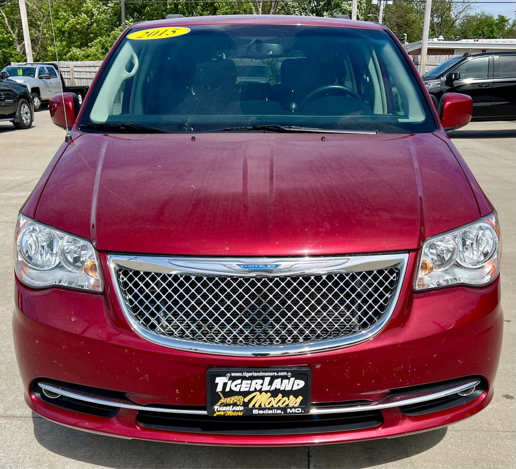 Used 2015 Chrysler Town & Country Touring w/ Mopar Premium Addition Group image 2