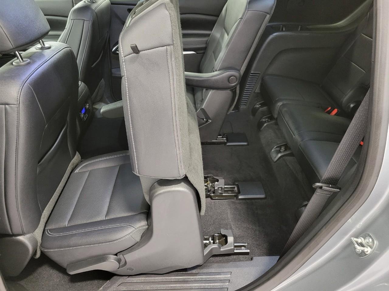 Used 2025 Chevrolet Traverse LT w/ LPO, Floor Liner Package image 25