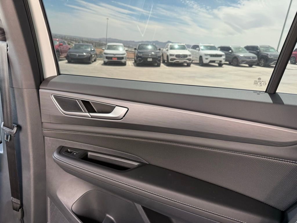 Used 2025 Volkswagen Atlas Cross Sport SE FWD image 13