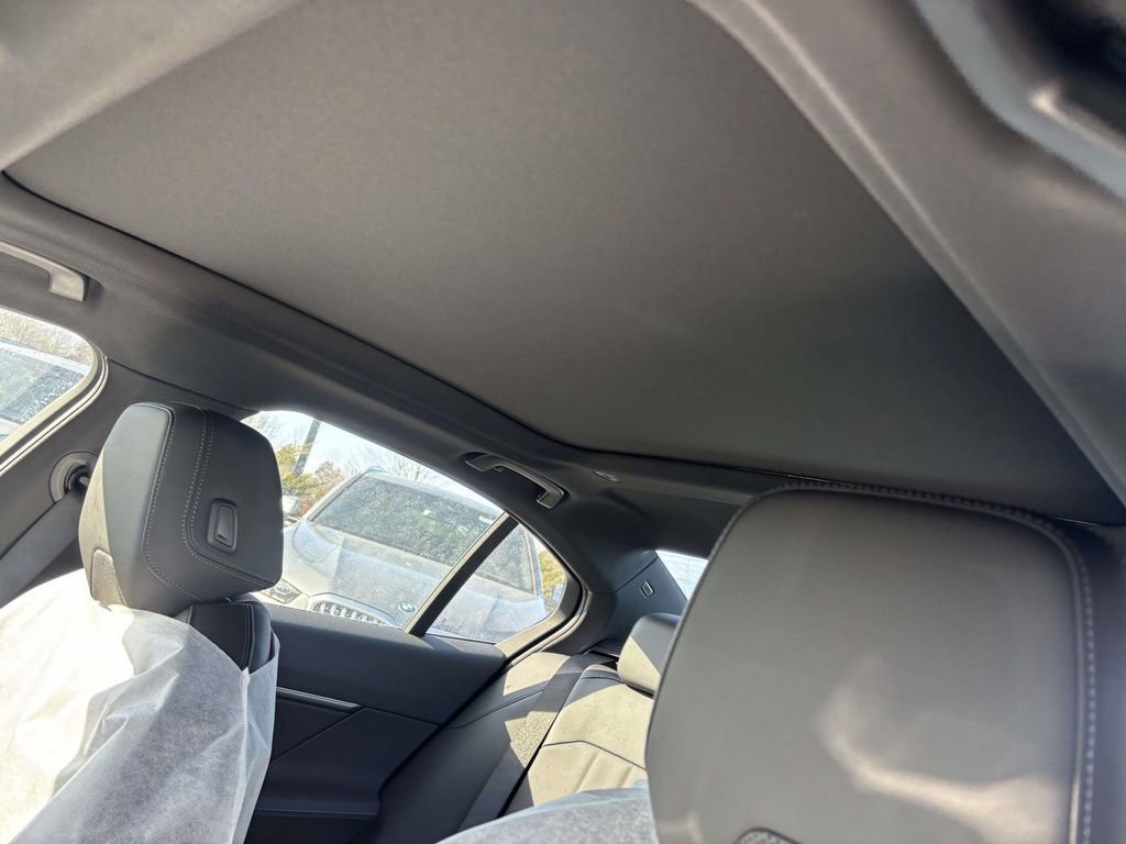 New 2026 BMW 550e xDrive image 18