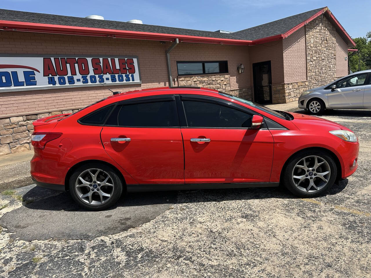 Used 2014 Ford Focus SE w/ Equipment Group 201A FWD image 10