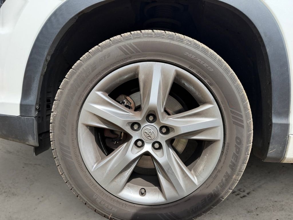 Used 2015 Toyota Highlander Limited w/ Driver Technology Package image 13