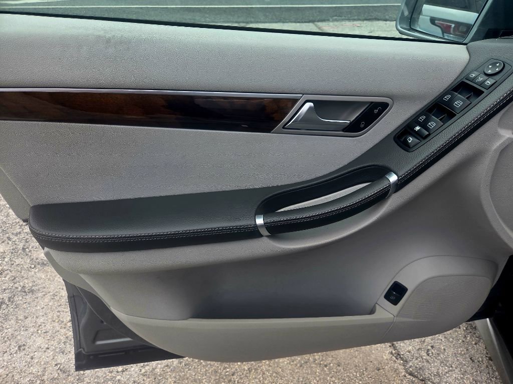 Used 2011 Mercedes-Benz R 350 4MATIC image 10