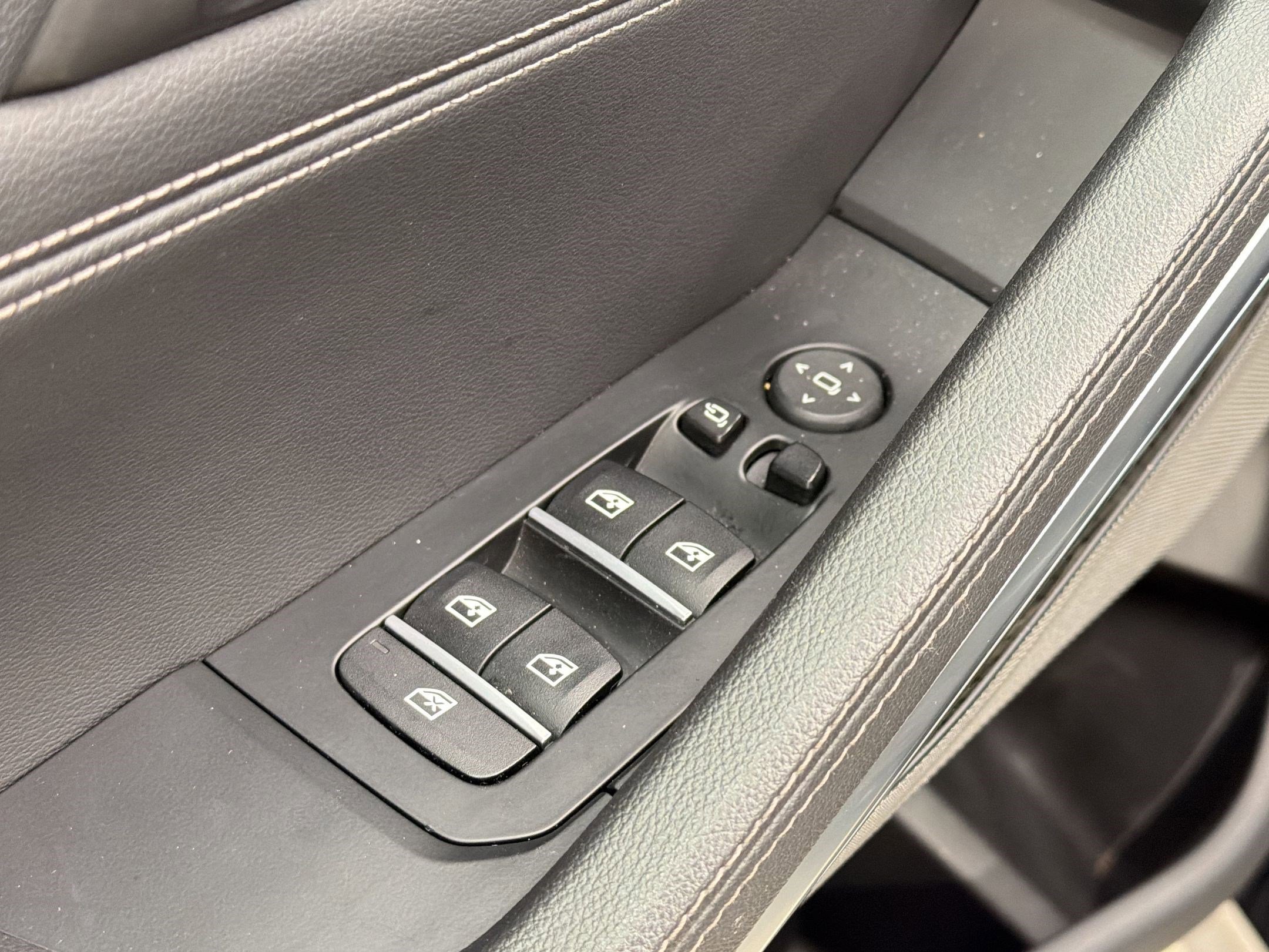 Used 2022 BMW X6 M50i image 20