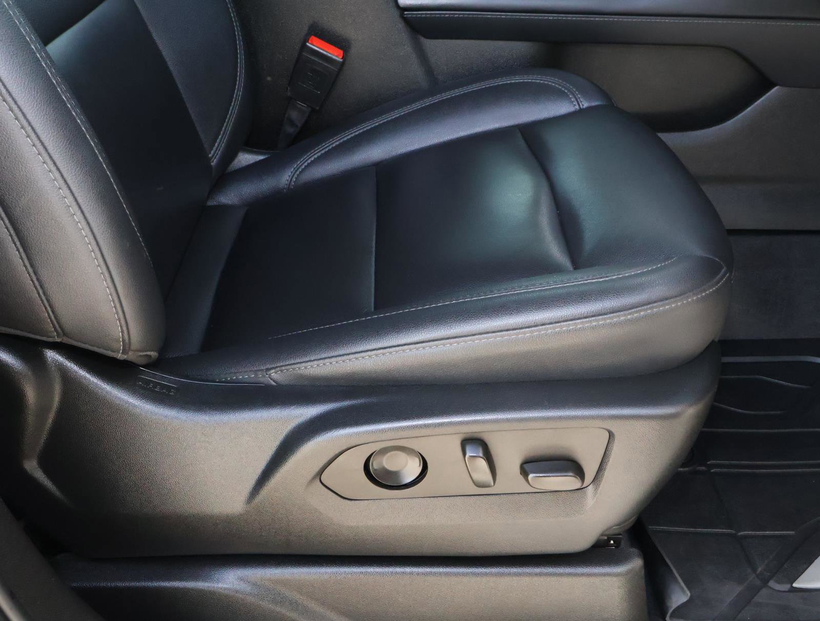 Used 2022 Chevrolet Suburban Z71 w/ Luxury Package image 22