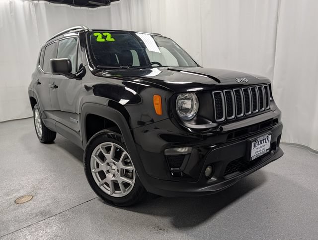 Used 2022 Jeep Renegade Latitude w/ Convenience Group AWD/4WD image 2