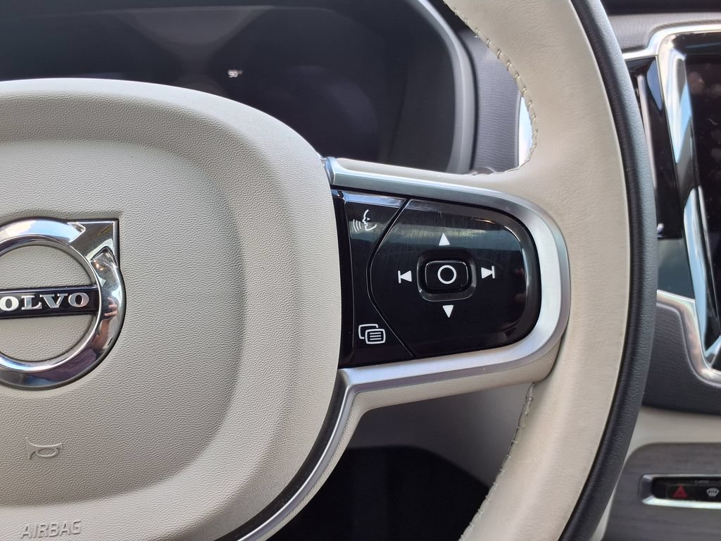 Certified 2025 Volvo XC90 B6 Plus AWD/4WD image 27
