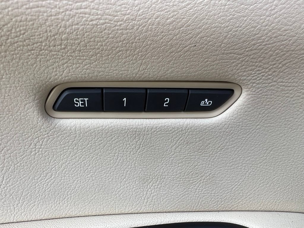 Used 2017 Cadillac XT5 Luxury w/ Driver Awareness Package FWD image 29