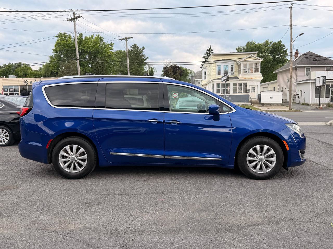Used 2019 Chrysler Pacifica Touring-L FWD image 8
