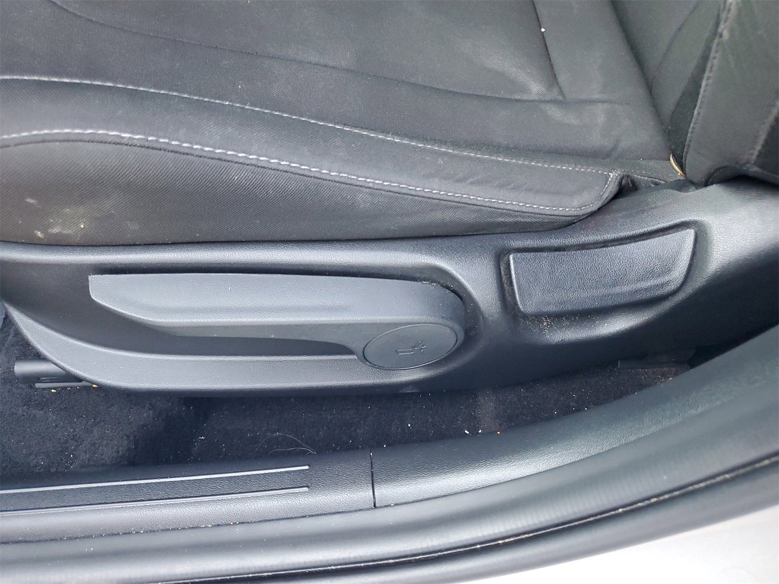 Used 2023 Hyundai Elantra SEL w/ Convenience Package image 7