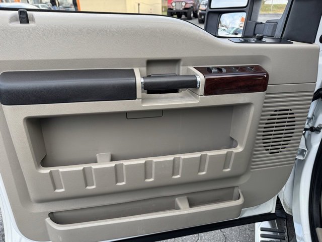 Used 2010 Ford F250 Lariat image 11