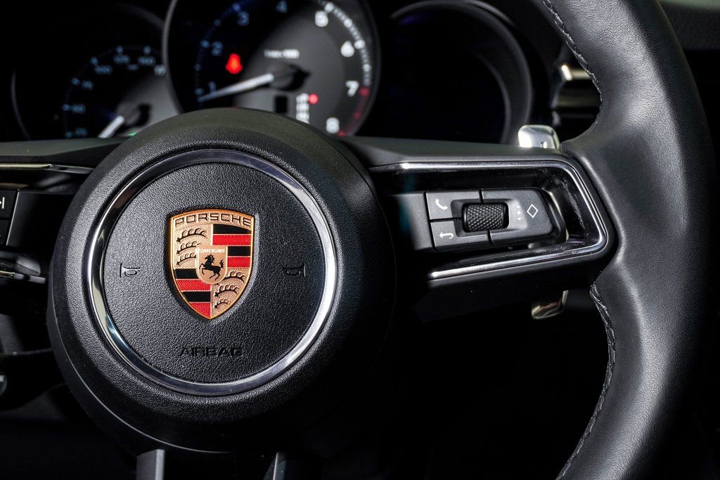 Certified 2025 Porsche Macan image 18