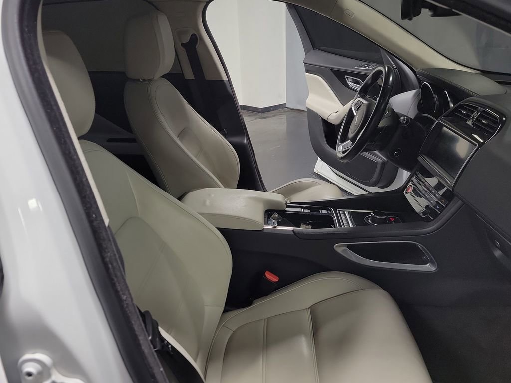 Used 2020 Jaguar F-PACE Prestige image 24