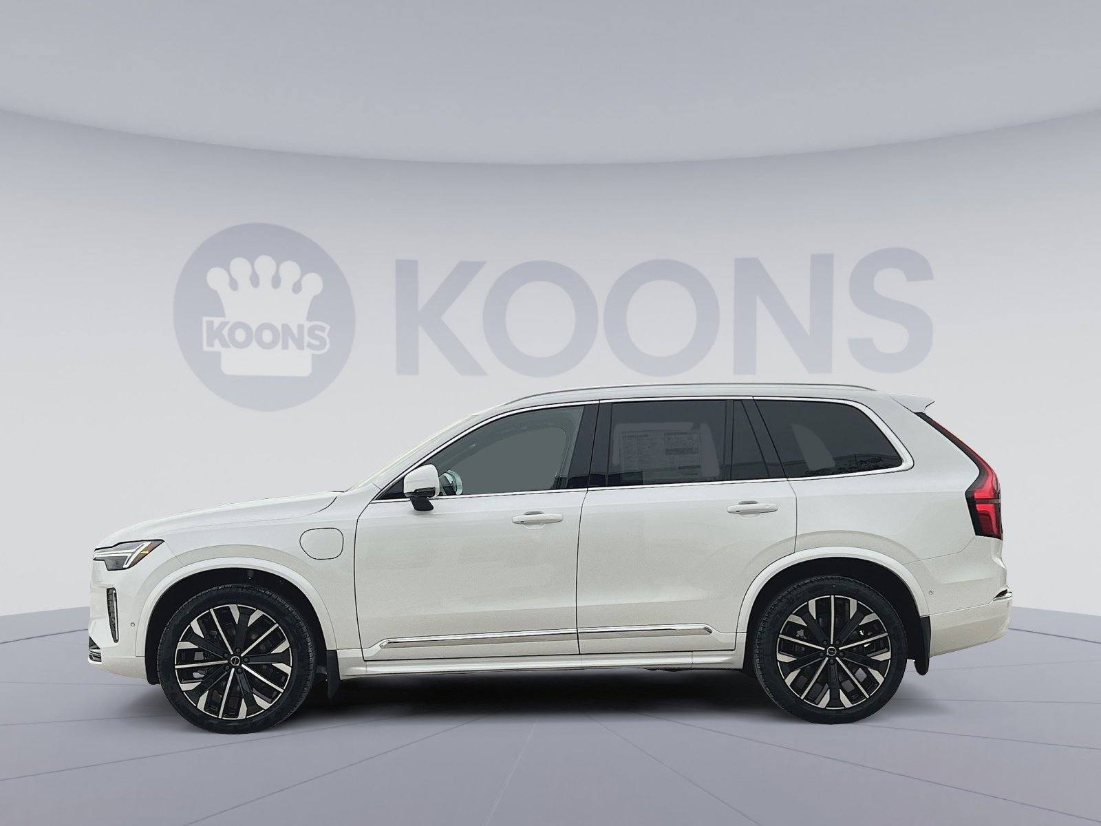 New 2026 Volvo XC90 T8 Ultra w/ Protection Package image 2
