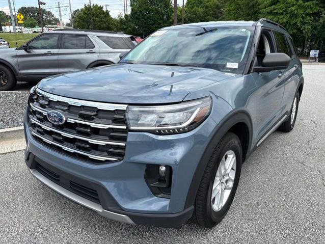 Certified 2025 Ford Explorer Active w/ Active Comfort Package RWD image 4