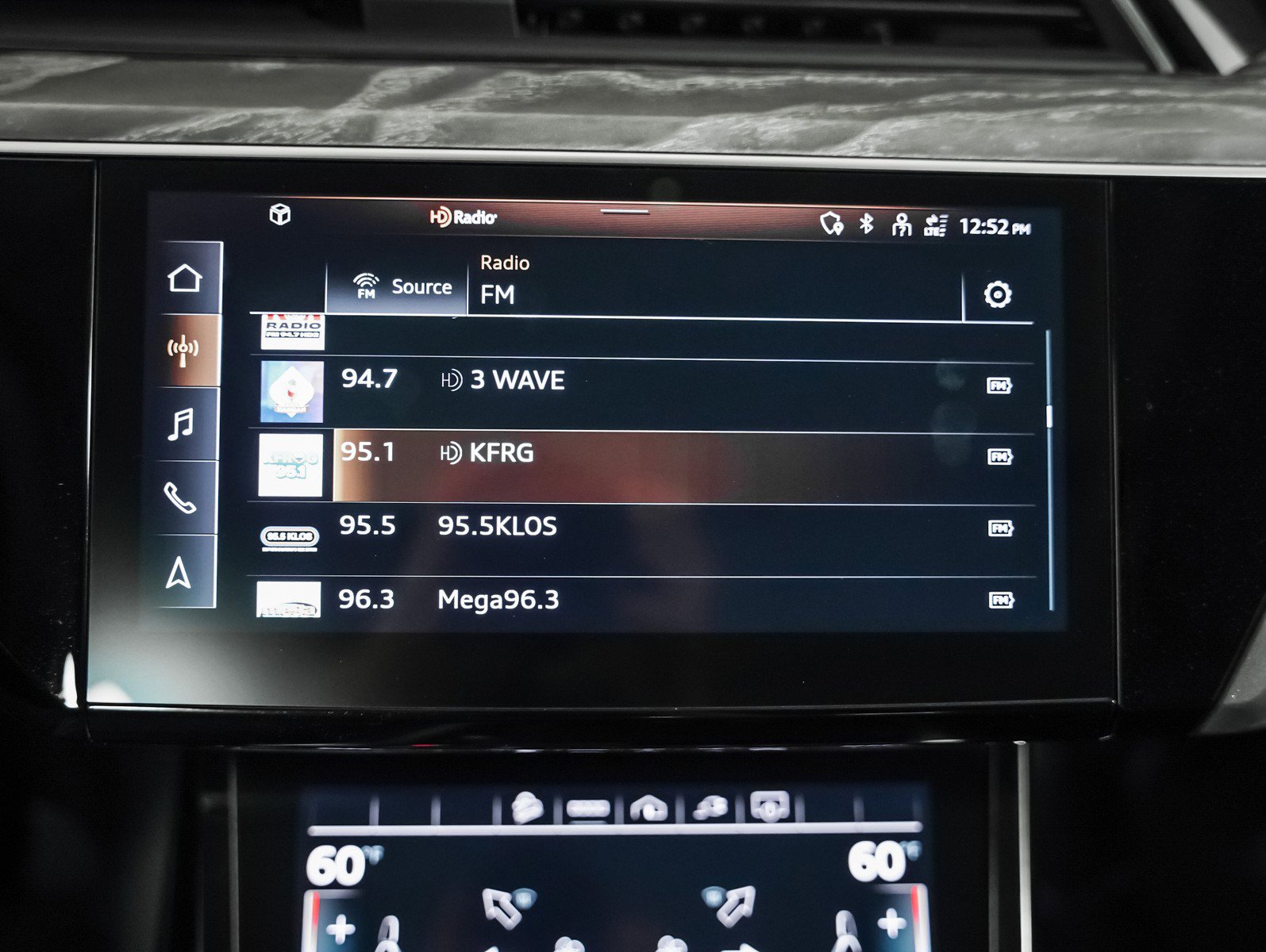 Used 2022 Audi e-tron Premium Plus w/ Premium Plus Package image 22