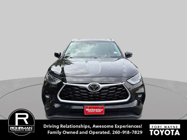 Used 2022 Toyota Highlander XLE AWD/4WD video 1