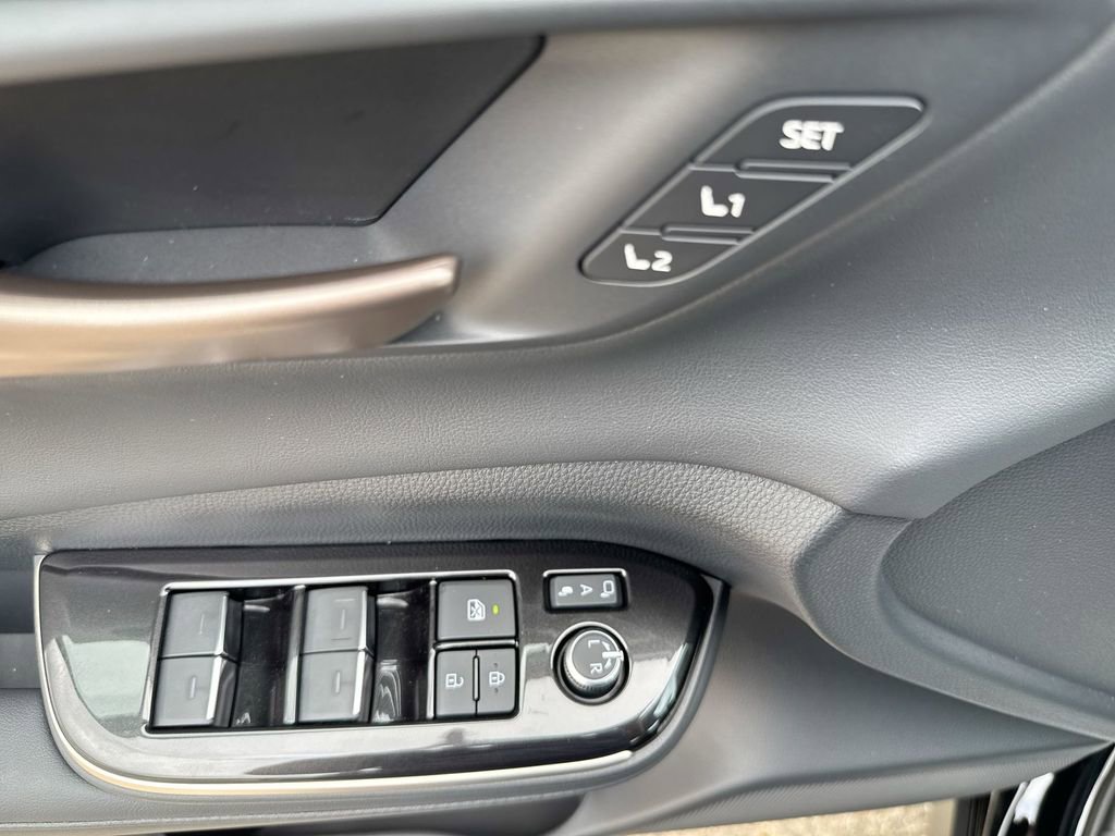 New 2026 Toyota Crown Signia AWD/4WD image 15