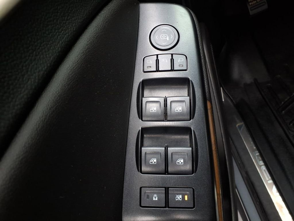 Used 2020 GMC Yukon Denali w/ Denali Ultimate Package image 19