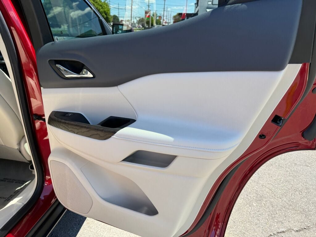 Used 2023 GMC Acadia Denali AWD/4WD image 27
