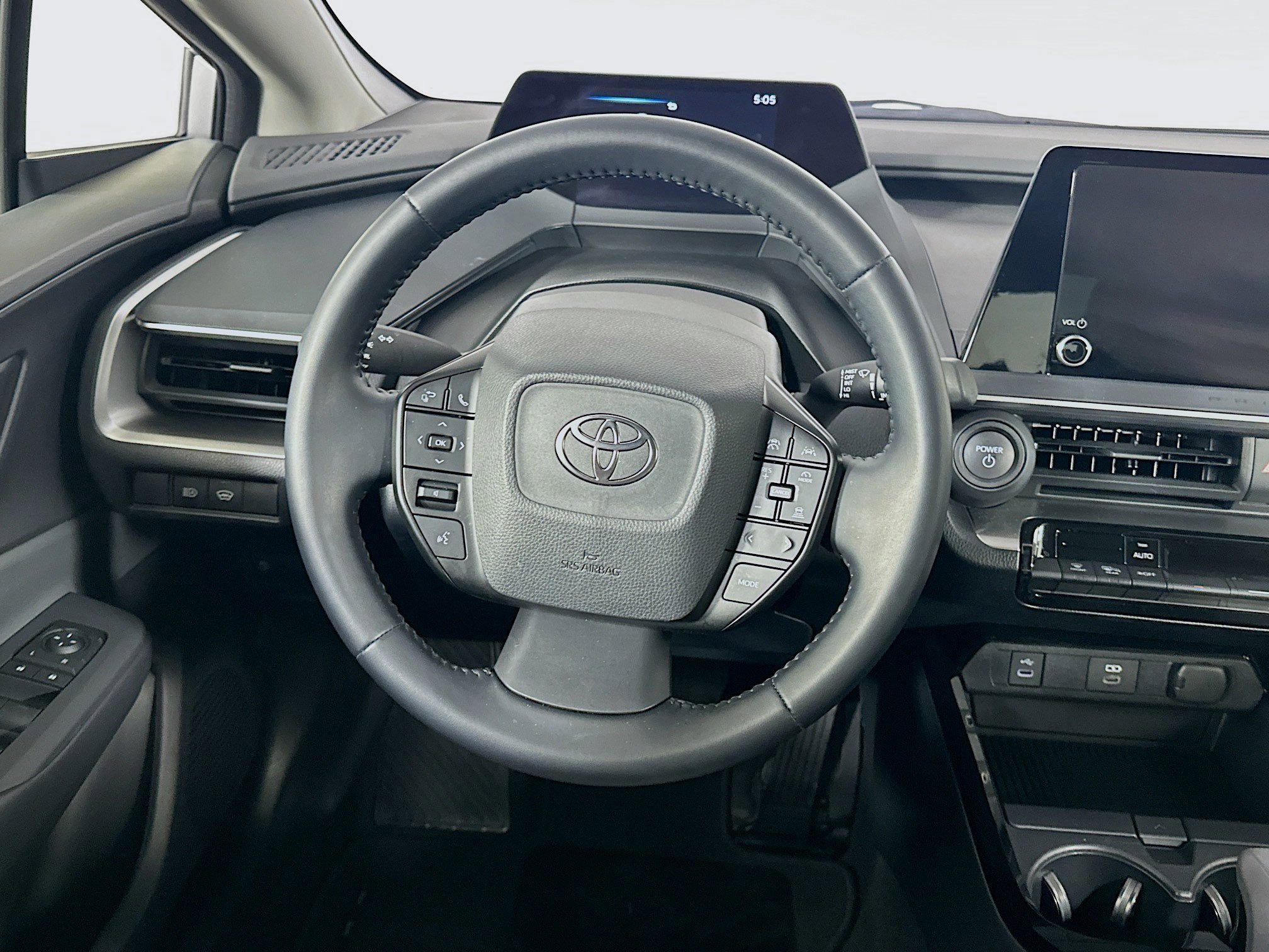Used 2025 Toyota Prius LE FWD image 18