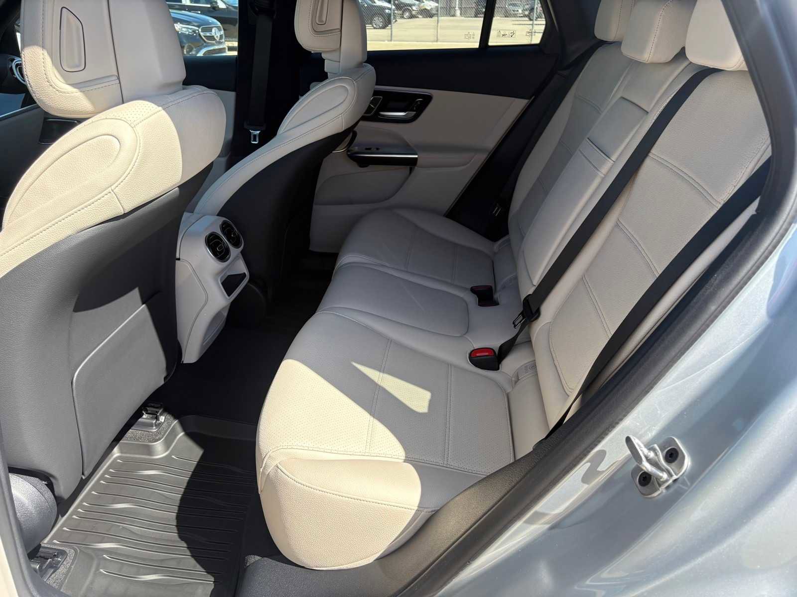 New 2026 Mercedes-Benz GLC 300 4MATIC image 11