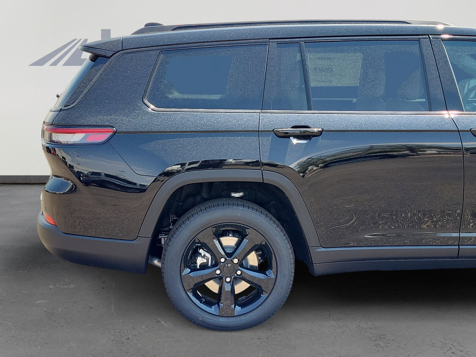 New 2025 Jeep Grand Cherokee L Limited w/ Black Appearance Package image 6