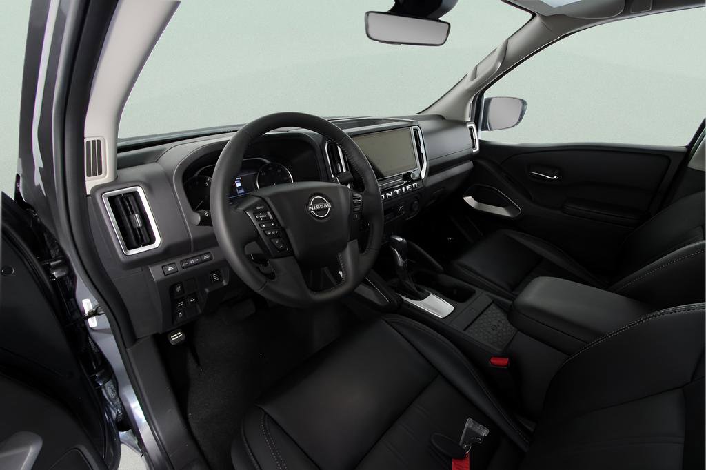 Used 2025 Nissan Frontier SL AWD/4WD image 12
