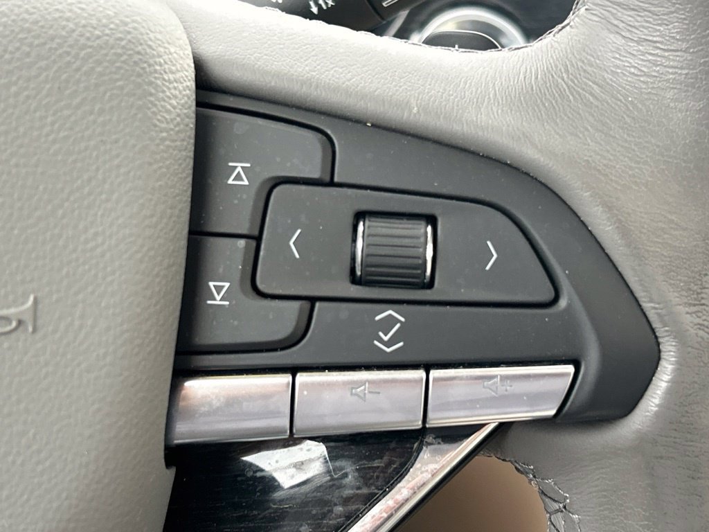 Used 2024 Cadillac XT6 Premium Luxury w/ Technology Package FWD image 31